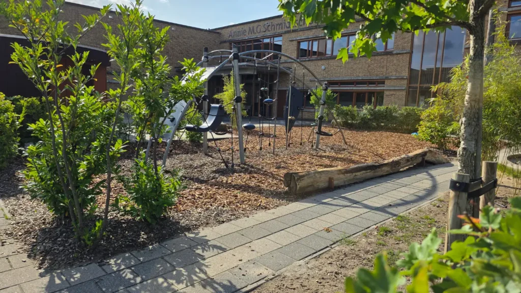 Annie M.G. Schmidt school - Groen Schoolplein - Sfeerfoto 3